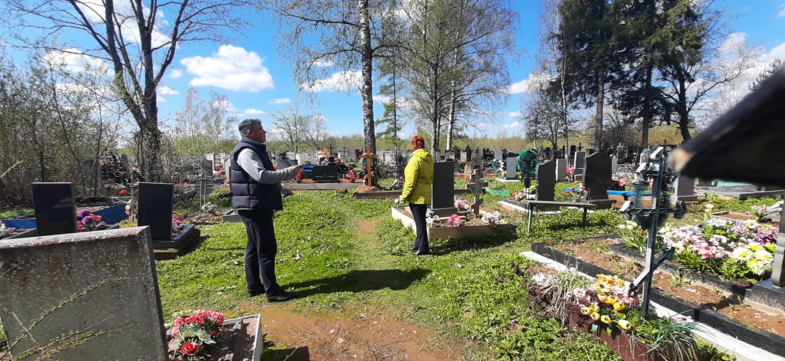 Перед предстоящими праздниками провели обследование гражданских кладбищ, расположенных на территории поселения..