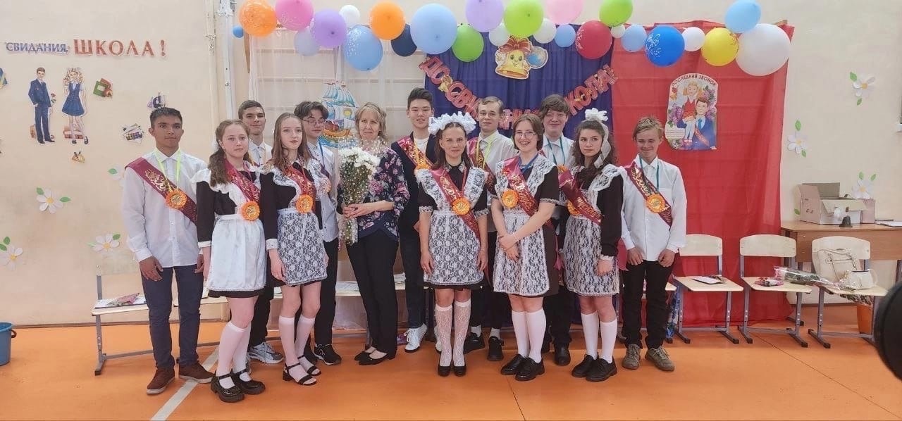 22 мая последний школьный звонок прозвучал для ребят из 9-го класса Новосельской школы.