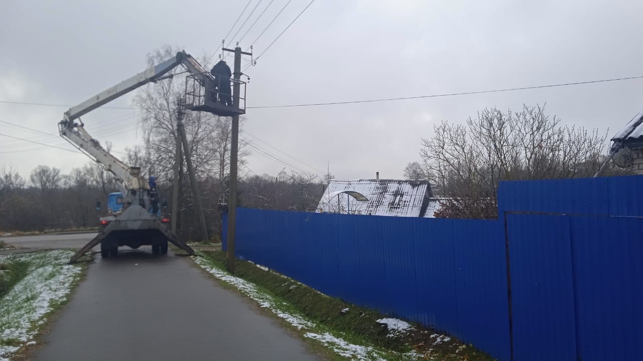 Произведена замена ламп уличного освещения.