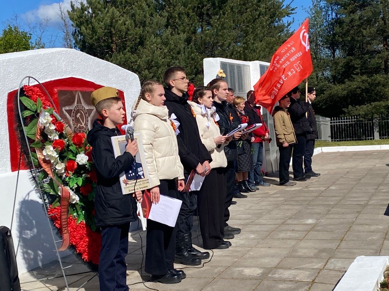 Сегодня, в великий праздник - День Победы - в д. Марфино прошел торжественный митинг, посвященный 79-ой годовщине Победы в Великой Отечественной войне.