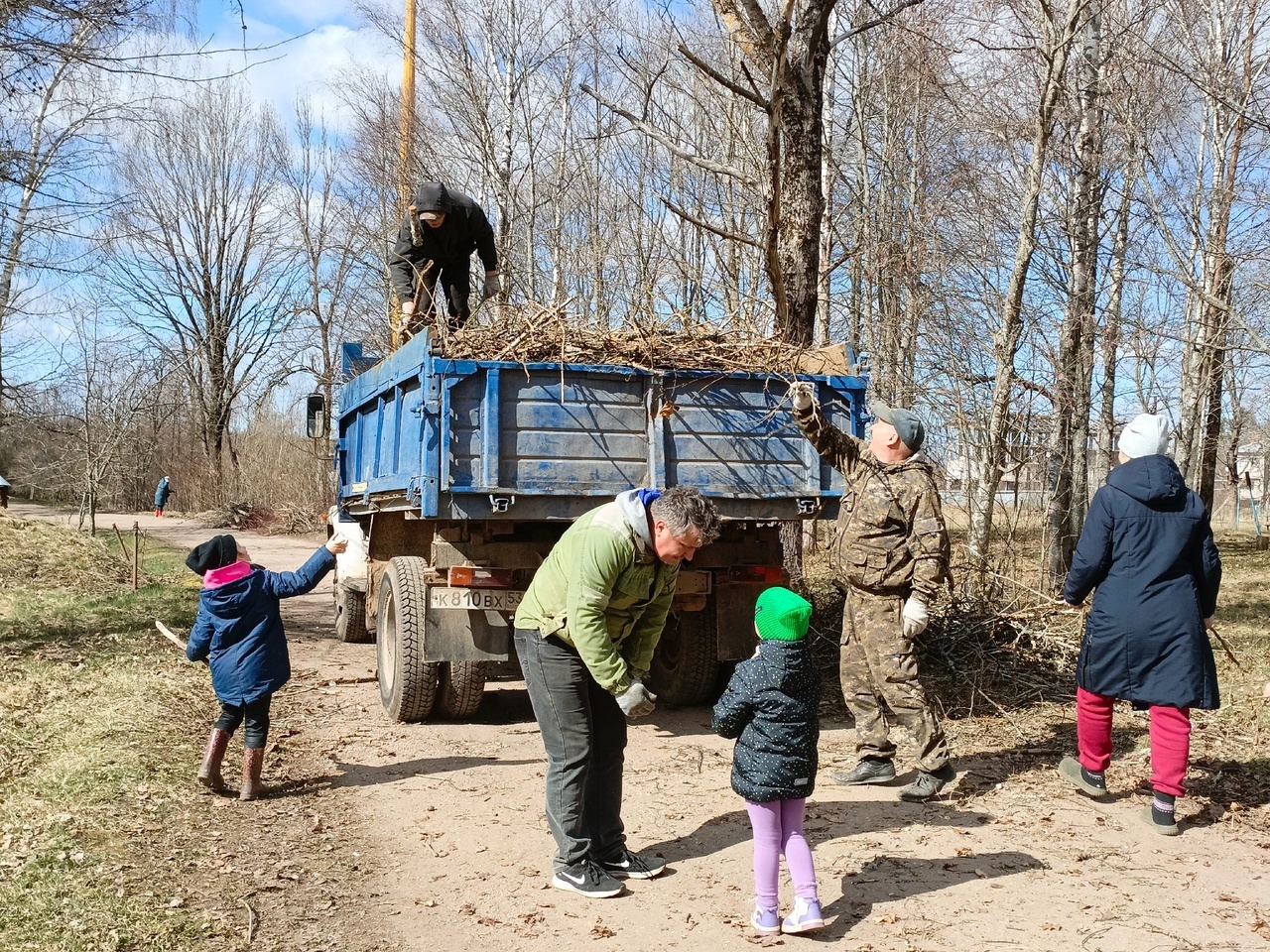 Вклад в общее дело жителей поселка Новосельский.