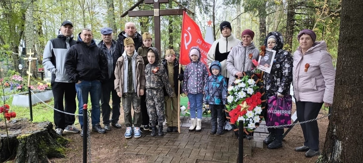Жители ТОС д. Пробуждение организовали митинг на Братском захоронении в д. Зехино.