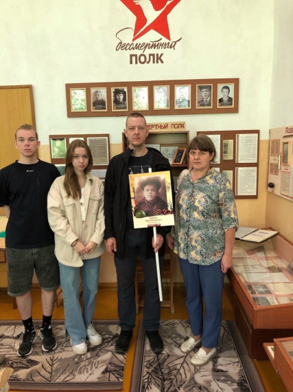 27 августа 2023 г. музей боевой славы Новосельской школы посетили родственники бойца 53-й гвардейской стрелковой дивизии Березина Ивана Алексеевича, погибшего 25.08.1943 г. у деревни Чириково. 27 августа 2023 г. музей боевой славы Новосельской школы посетили родственники бойца 53-й гвардейской стрелковой дивизии Березина Ивана Алексеевича, погибшего 25.08.1943 г. у деревни Чириково.
