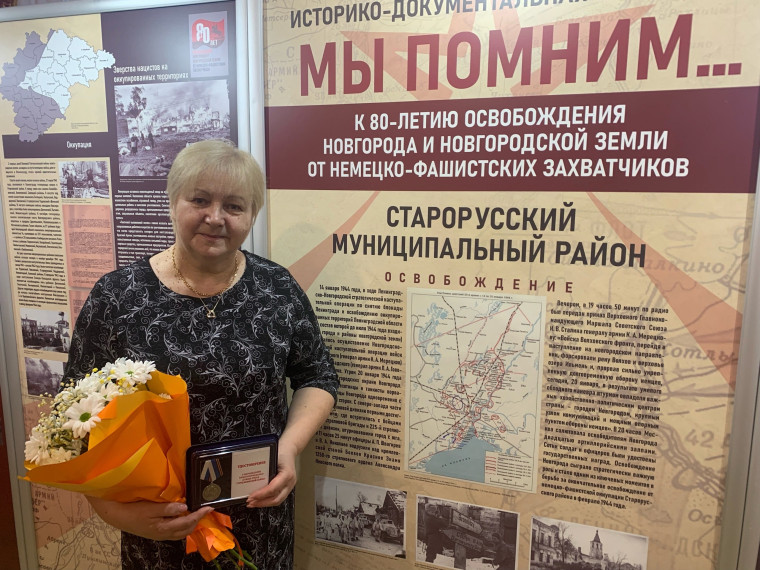 Вручение медали «Старая Русса – город воинской славы».. Вручение медали «Старая Русса – город воинской славы»..